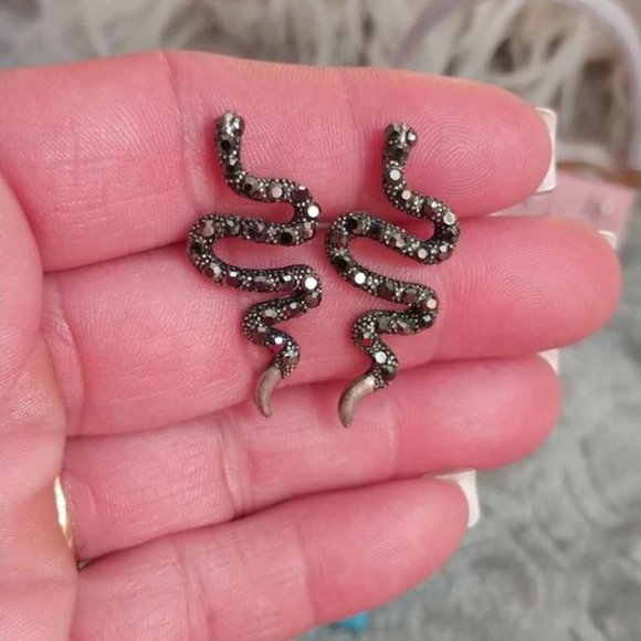 Betsey Johnson Snake Eyes Earrings - Picture 3 of 4